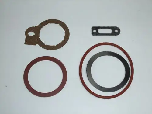 Dichtungen und Ringe in verschiedenen Formen und Materialien, geeignet für Anwendungen mit Daikin Produkten, angeordnet auf einem weißen Hintergrund.